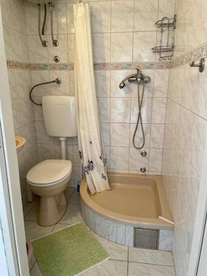 Studio Apartmani Kremic Karlobag Exteriör bild