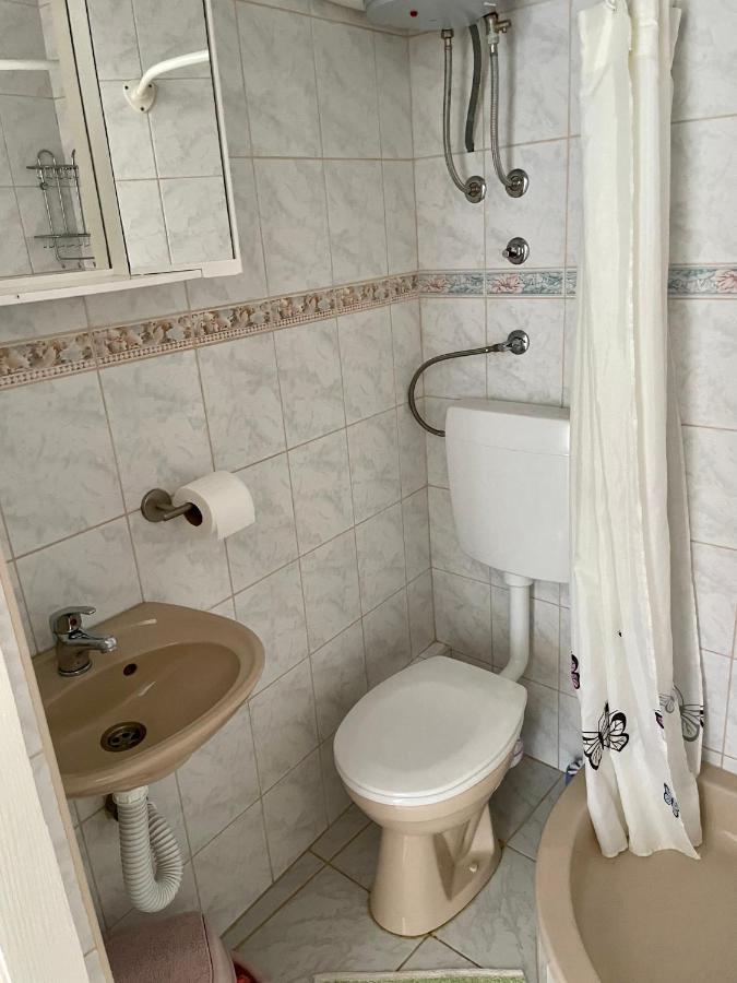 Studio Apartmani Kremic Karlobag Exteriör bild