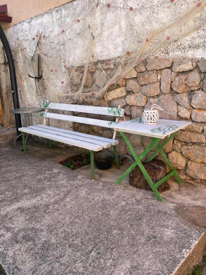 Studio Apartmani Kremic Karlobag Exteriör bild