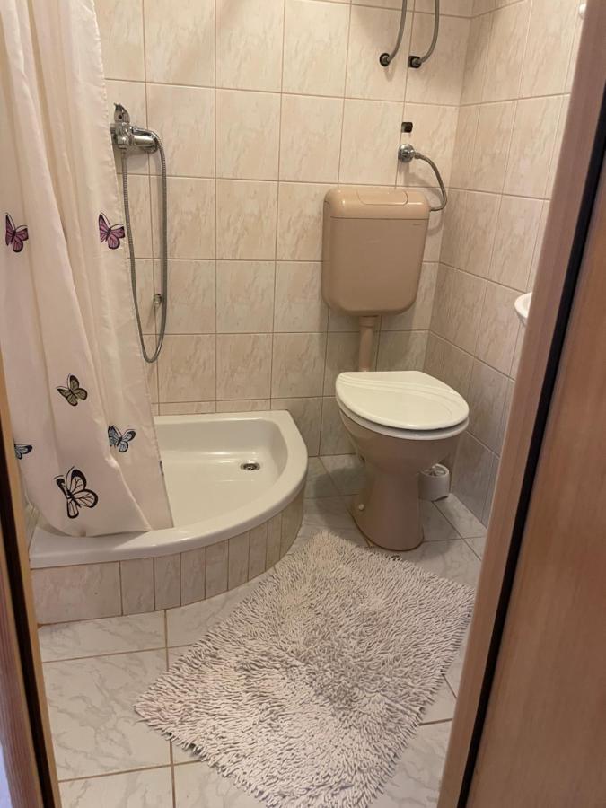 Studio Apartmani Kremic Karlobag Exteriör bild