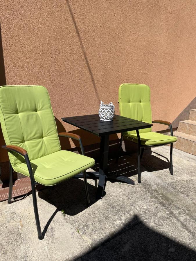Studio Apartmani Kremic Karlobag Exteriör bild